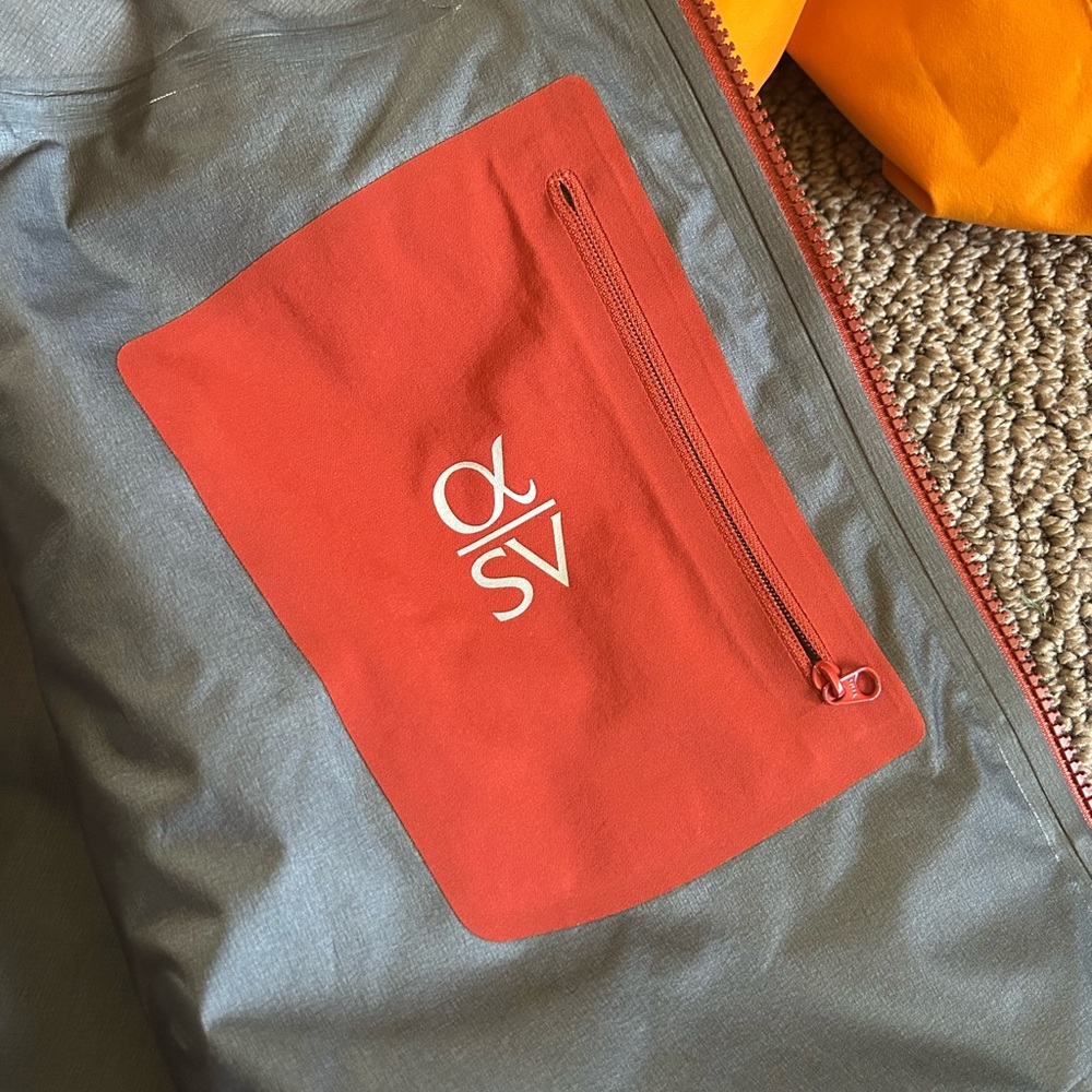 Arc’teryx Men’s Alpha SV Jacket, size XL - Picture 5 of 7